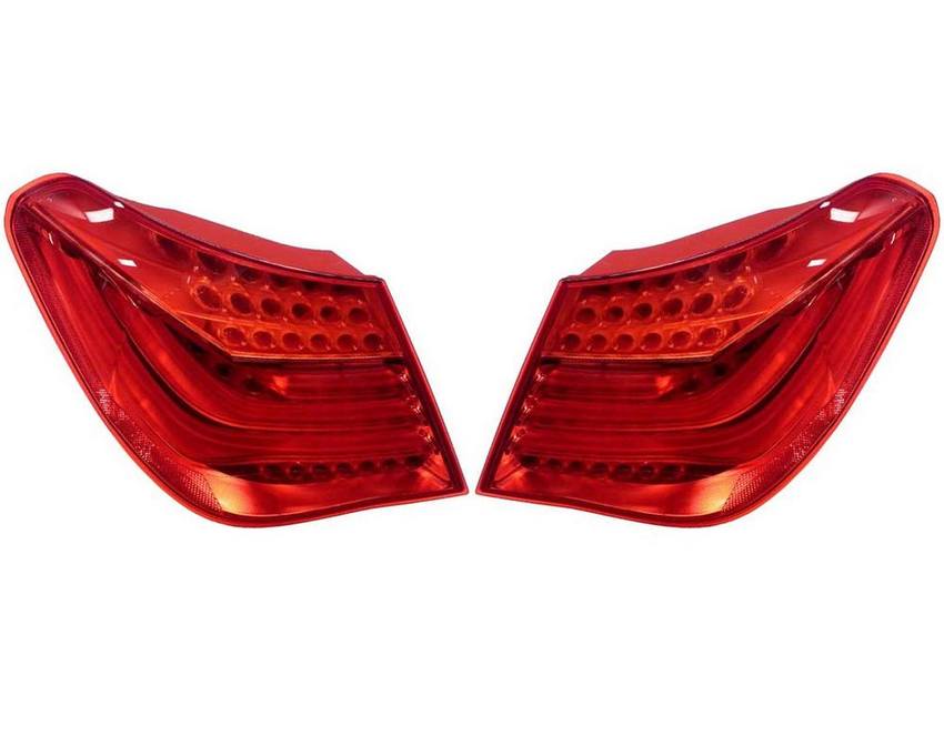 BMW Tail Light Set Driver and Passenger Side Outer Genuine BMW 2873153KIT